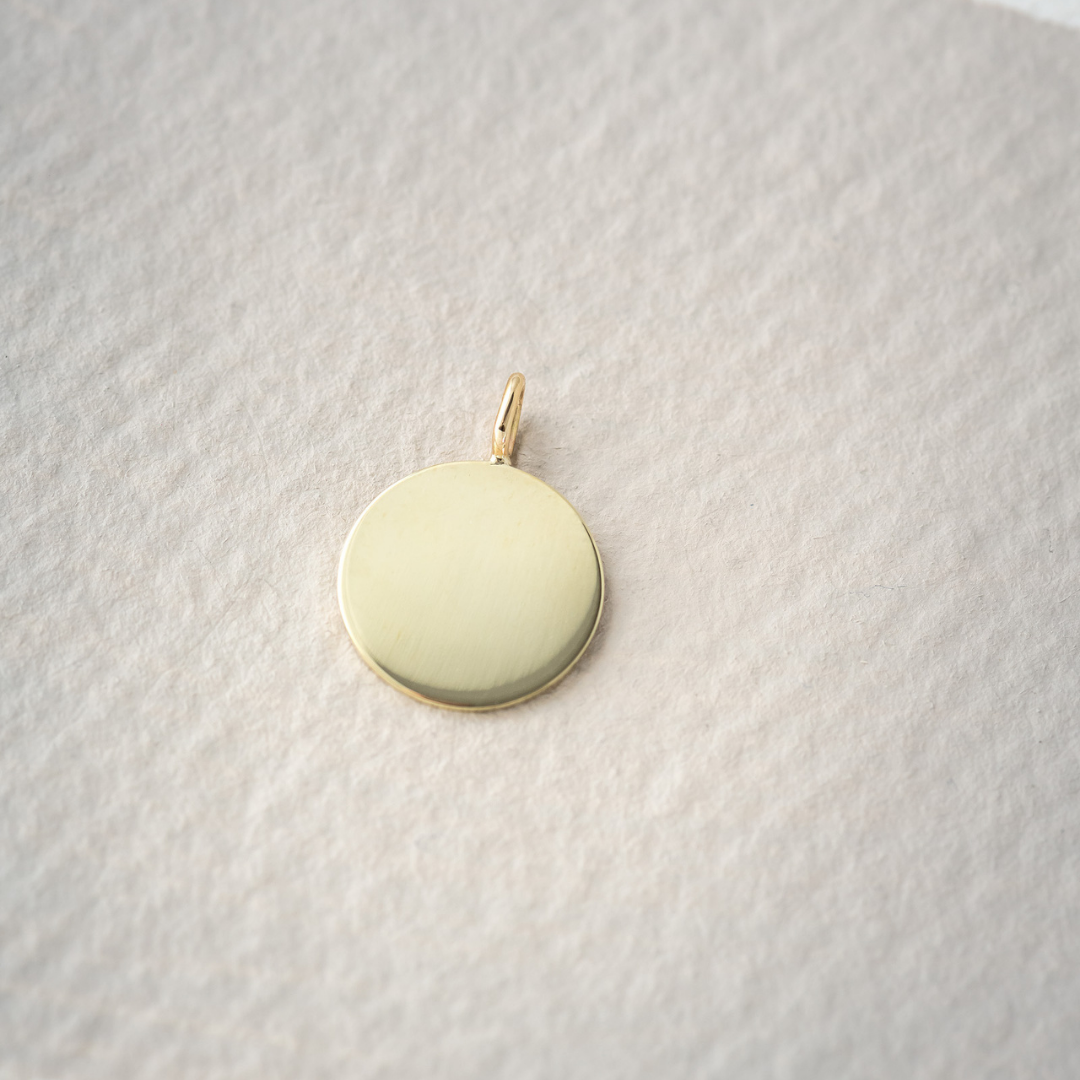 Kettenanhänger Gravurplatte 13mm 585/- Gelbgold mit Gravur Rückseite Kettenanhänger Gravurplatte 13mm 585/- Gelbgold mit Gravur Rückseite