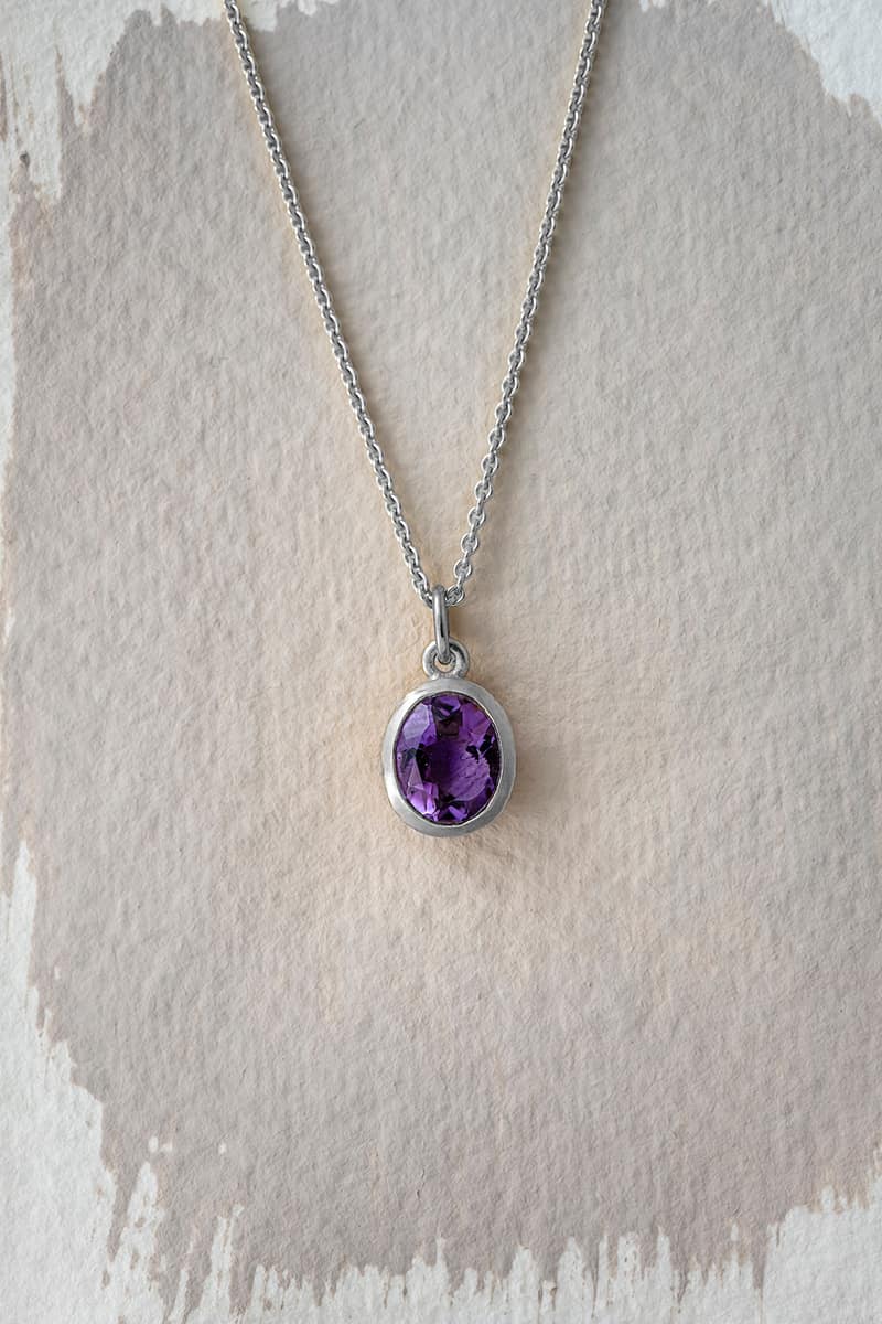 Kettenanhänger Amethyst oval gefasst 8x10mm mit 45cm Kette