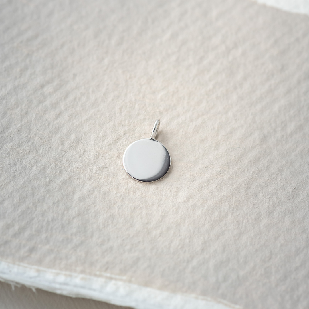 Kettenanhänger Gravurplatte 9mm 590/- Weißgold mit Gravur Vorder- & Rückseite Kettenanhänger Gravurplatte 9mm 590/- Weißgold mit Gravur Vorder- & Rückseite