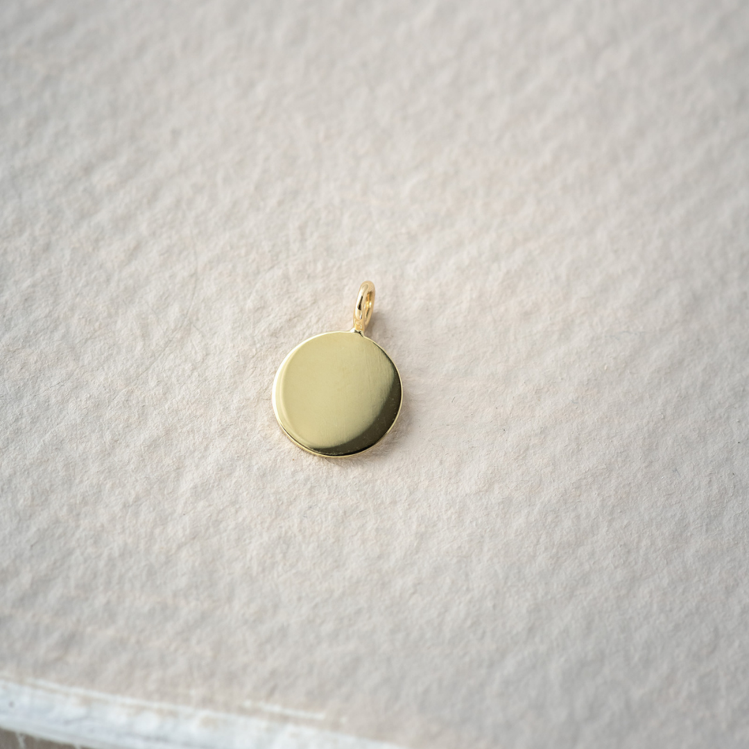 Kettenanhänger Gravurplatte 9mm 585/- Gelbgold mit Gravur Rückseite Kettenanhänger Gravurplatte 9mm 585/- Gelbgold mit Gravur Rückseite