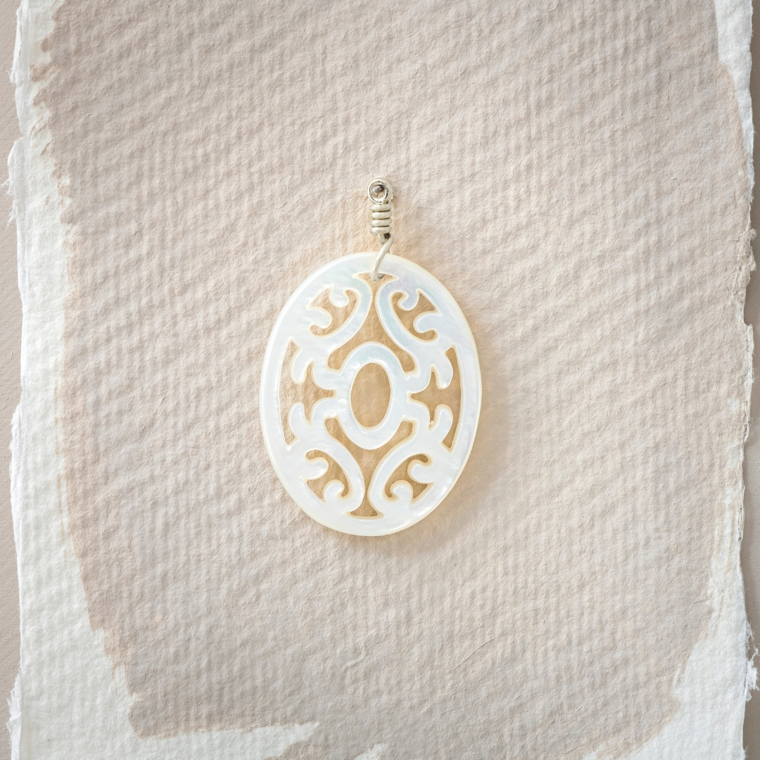Perlmuttmandala weiß "mittleres Oval" 30x24mm