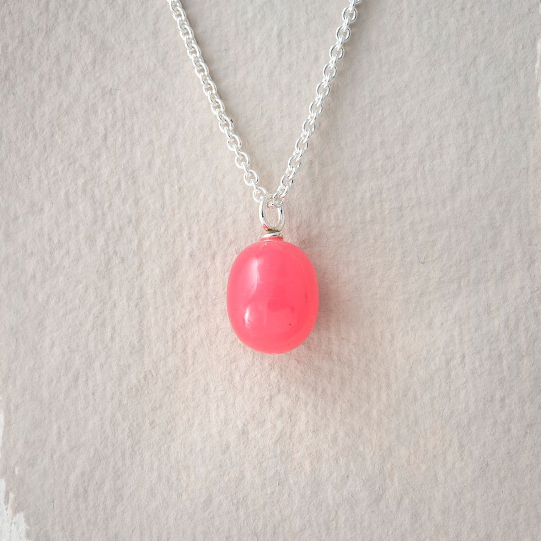 Kettenanhänger rek. Chalcedon hot pink Olive 14x11mm mit 45cm Kette