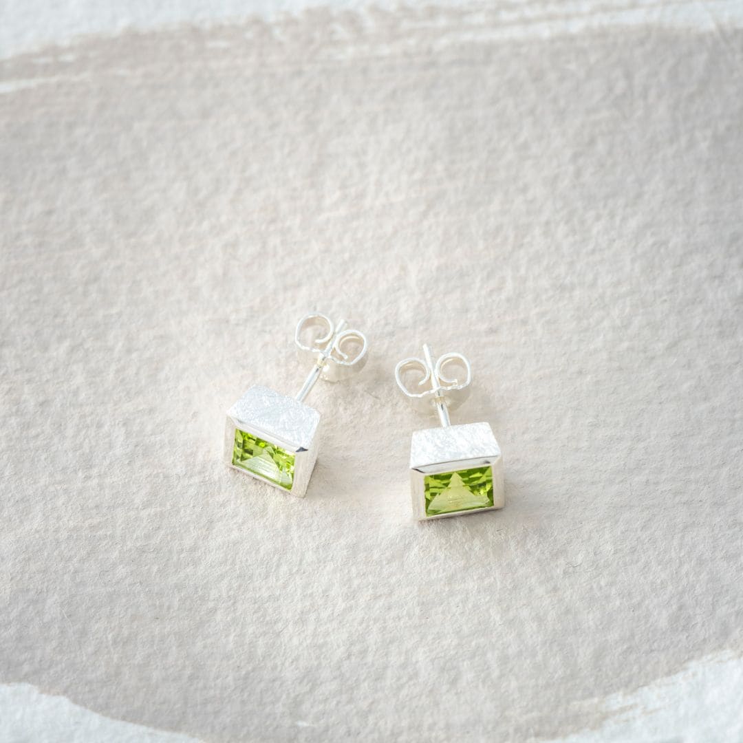 Peridot Stecker quadratisch 9mm